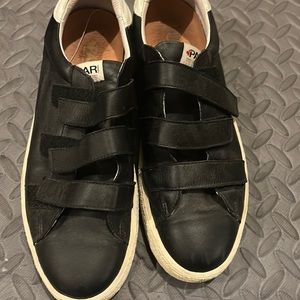 Pajar men’s casual shoes with Velcro